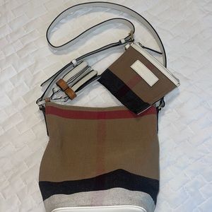 👑 Burberry Bucket Crossbody Bag